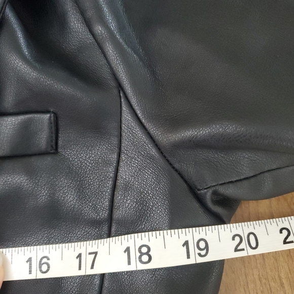 BCBG Maxazria Womens Faux Leather Jacket Small Black Moto Biker Lined - Picture 3 of 16